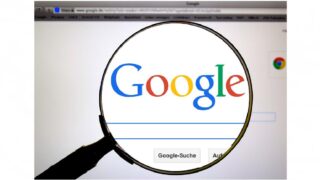 役に立たないGoogleの魔法　検索したら回転する画面！